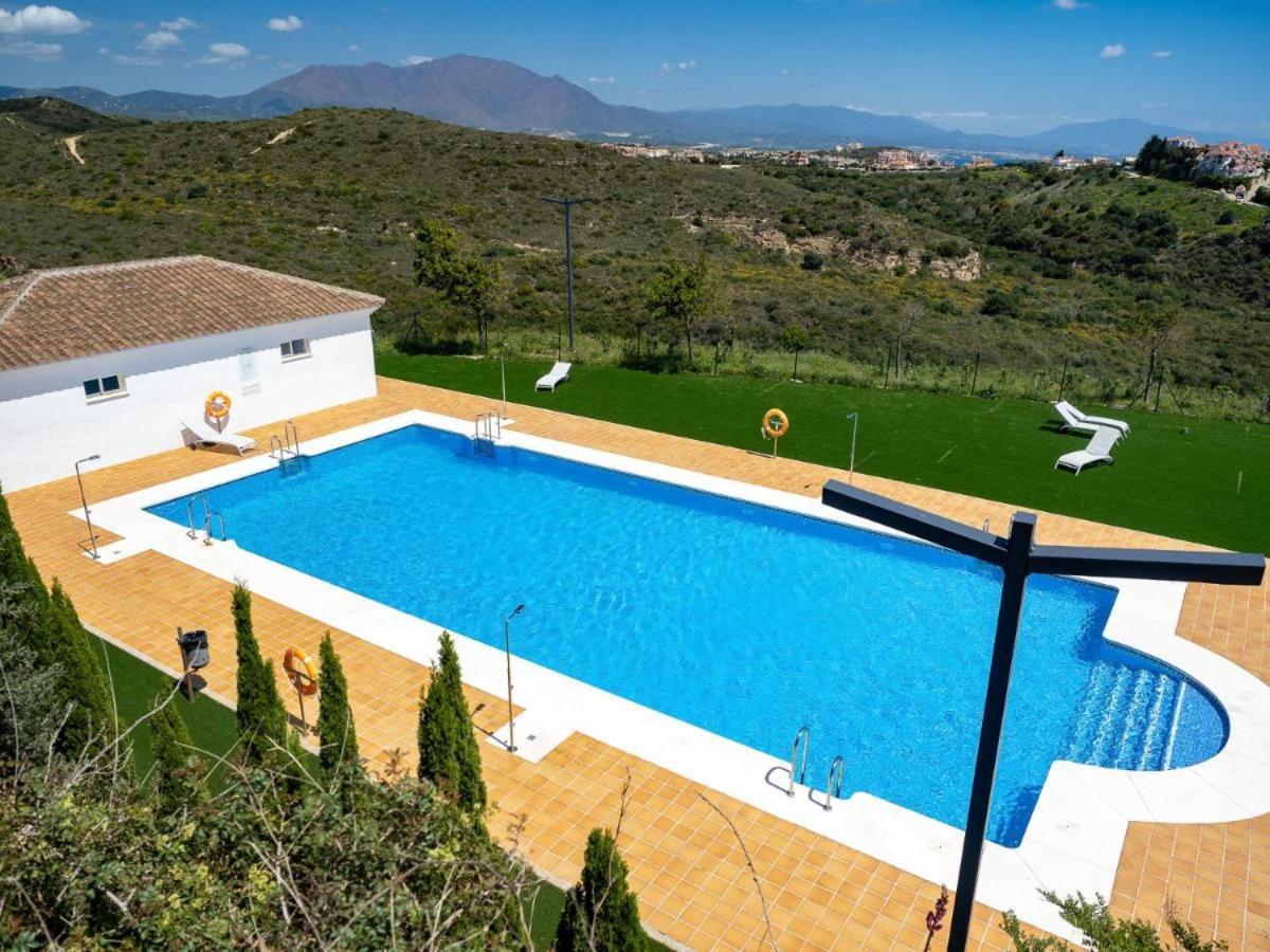 Small Oasis Nelson Mandela Apartment With Sea View, Two Bedrooms, Parking, Terrace And Pool Manilva Exterior foto